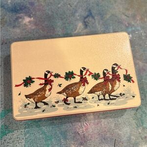 Vintage Canadian Geese Tin